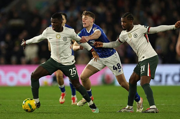 Caicedo có mặt ở mọi điểm nóng.