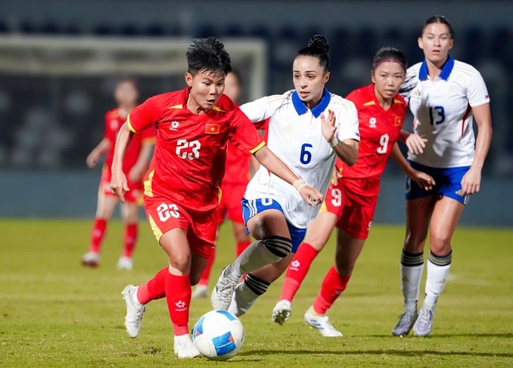 Đội bóng áo đỏ bị từ chối bàn thắng một cách vô lý.