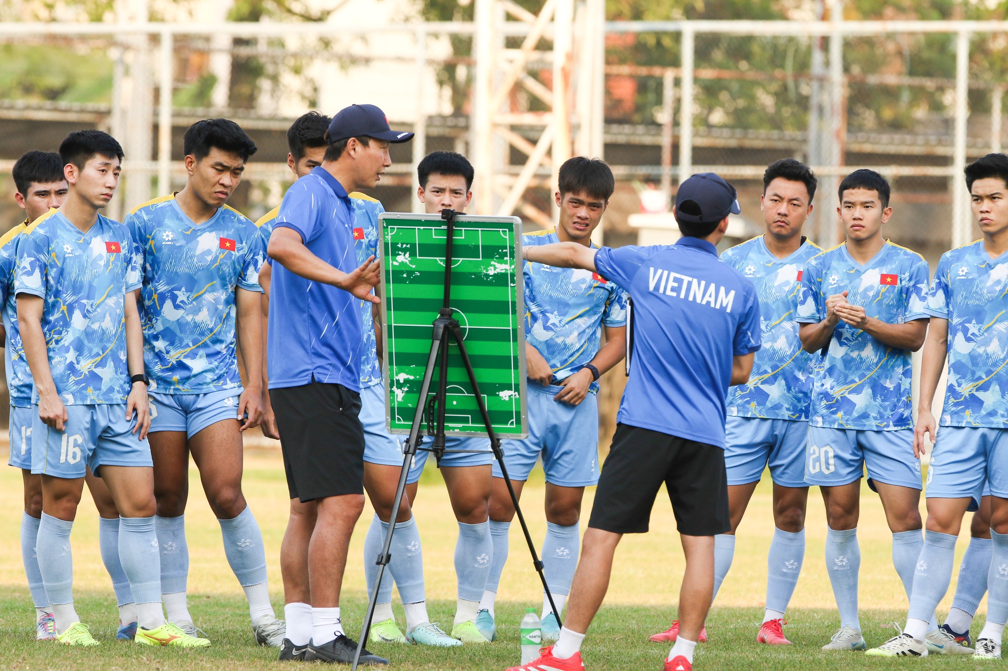 Ảnh bài viết SEA Games 33: Văn Khang, Đình Bắc lĩnh xướng hàng công U22 Việt Nam