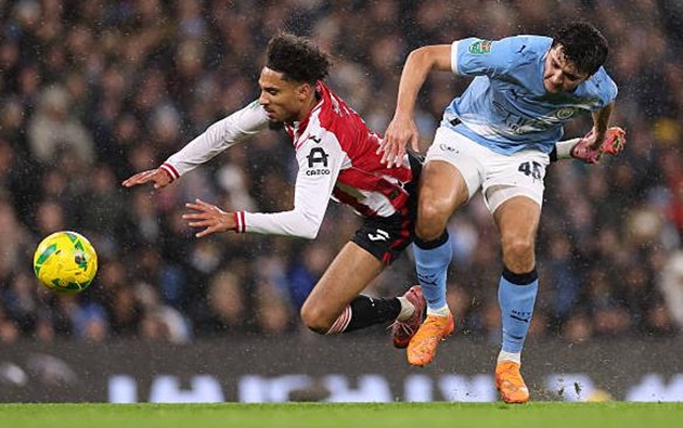 Ảnh bài viết Carabao Cup: HLV Brentford chỉ trích trọng tài sau trận gặp Man City