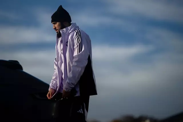 Ảnh bài viết Man United gửi đơn lên FIFA vì vụ triệu tập Noussair Mazraoui