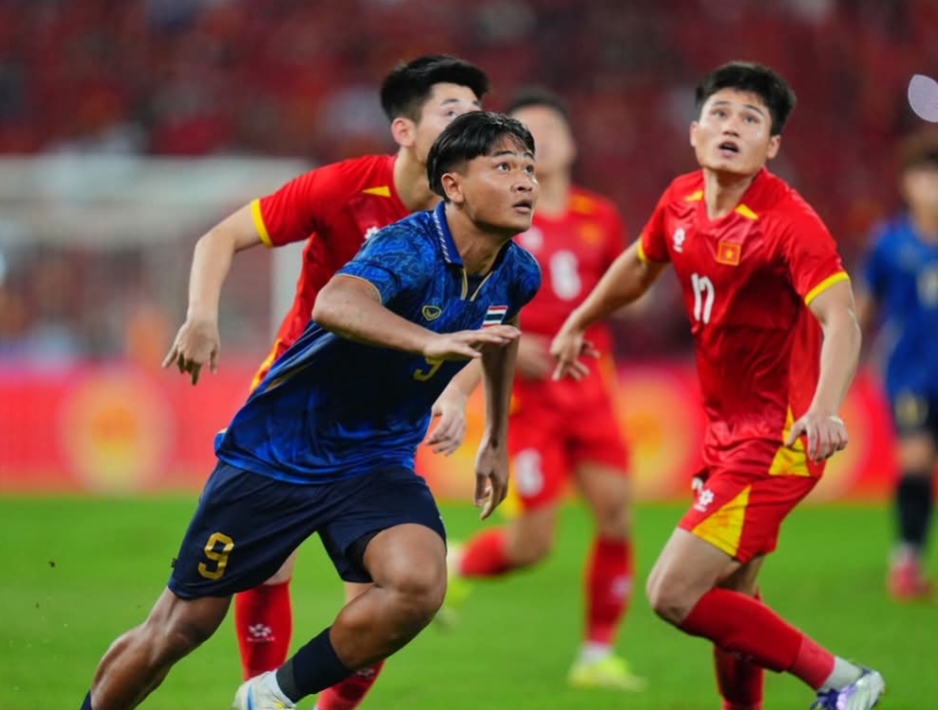 Th&aacute;i Lan bị quật ng&atilde; ngay tr&ecirc;n s&acirc;n nh&agrave;.