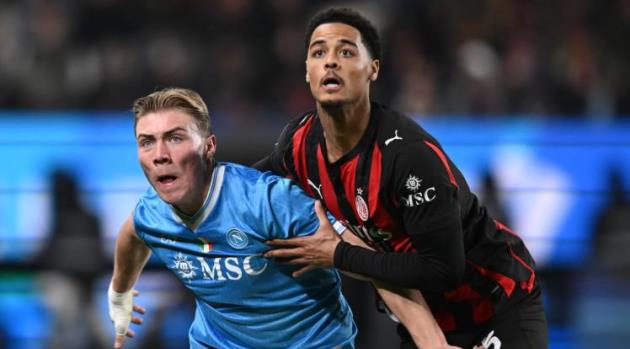 Napoli cho thấy bộ mặt lỳ lợm trước AC Milan.