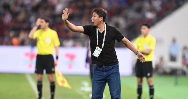 HLV Kim Sang-sik đ&atilde; l&agrave;m những điều tuyệt vời cho b&oacute;ng đ&aacute; Việt Nam.