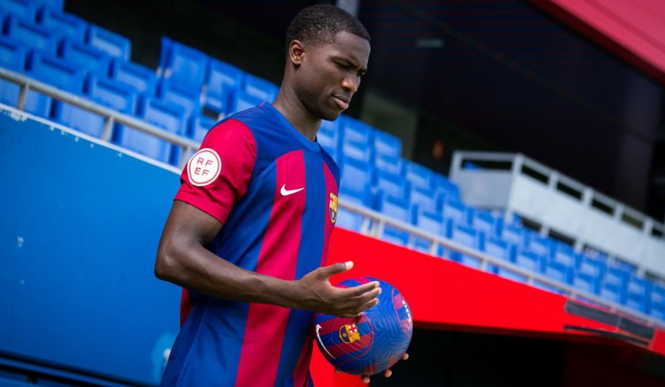 Barcelona muốn chia tay Mamadou Mbacke.