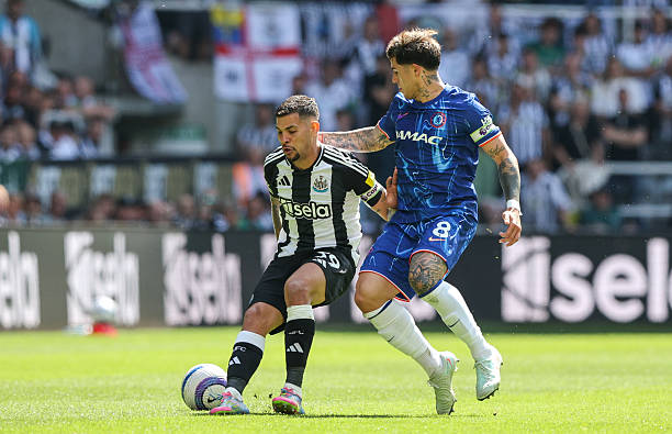 Newcastle United hứa hẹn l&agrave; địch thủ kh&oacute; chịu với Chelsea.