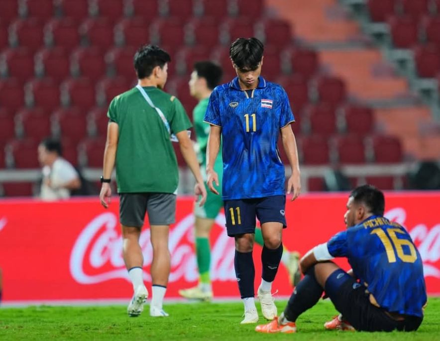 Dẫn trước đến 2 b&agrave;n, Th&aacute;i Lan vẫn nhận thất bại chung cuộc.