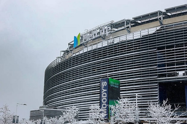 Gi&aacute; v&eacute; v&agrave;o s&acirc;n ở Mỹ biến động theo thời gian thực.