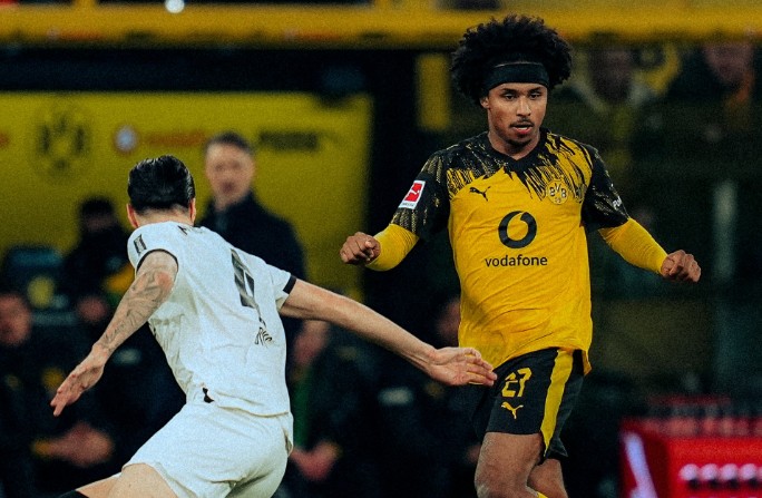 Adeyemi trong màu áo Dortmund.