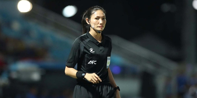 Trọng t&agrave;i Chanthavong Phutsavan đối diện với &aacute;n phạt nặng.