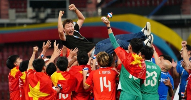 HLV Kim Sang-sik gi&uacute;p U22 Việt Nam v&ocirc; địch SEA Games 33.