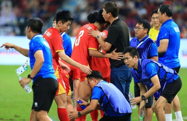 HLV Kim Sang-sik để lại dấu ấn chiến thuật đậm n&eacute;t.