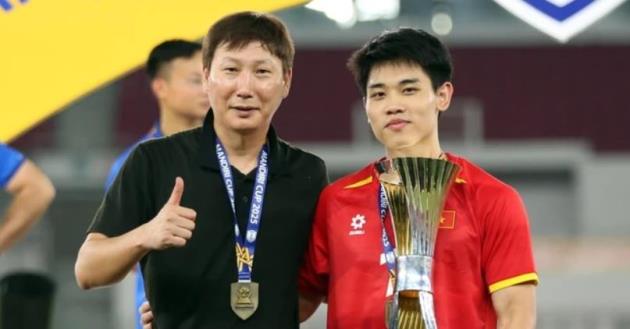 Ảnh bài viết Đình Bắc: Từ lời cảnh tỉnh của HLV Văn Sỹ Sơn đến Quả bóng vàng