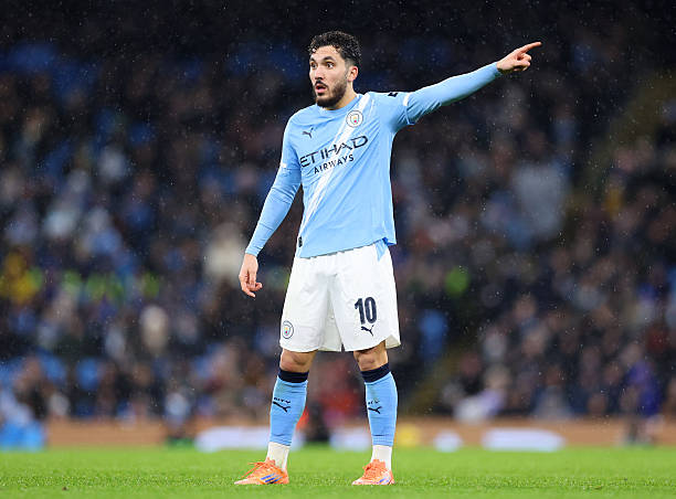 HLV Pep Guardiola dành nhiều kỳ vọng cho Rayan Cherki.