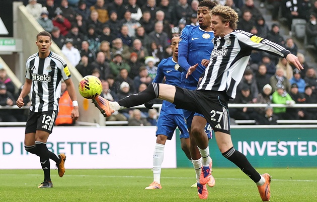 Woltemade lập c&uacute; đ&uacute;p, nhưng anh đ&aacute;ng lẽ đ&atilde; kết liễu Chelsea trong hiệp 1