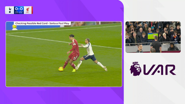 Ảnh bài viết Tottenham vs Liverpool: Simons nhận thẻ đỏ sau pha đạp Van Dijk