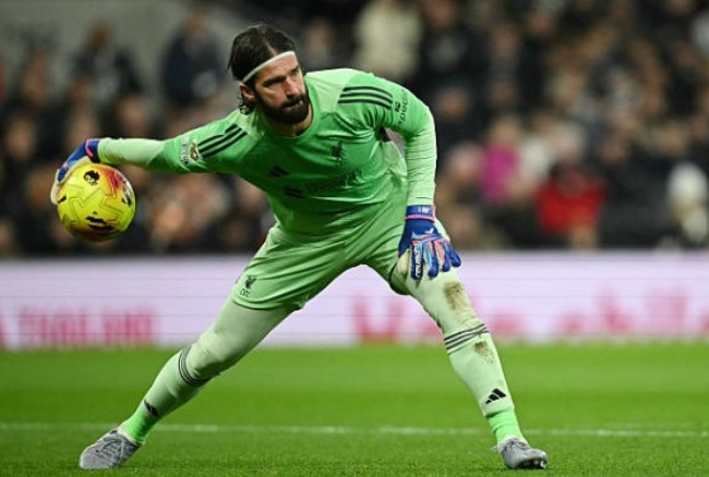 Alisson Becker - 7.6 điểm. Alisson gần như không phải làm việc trong phần lớn thời gian. Không có lỗi ở bàn thua duy nhất của The Kop, thủ thành người Brazil cứu thua ấn tượng trong những phút cuối trận.