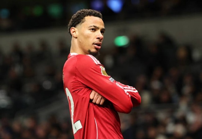 Hugo Ekitike - 7.8 điểm. Tiếp tục phong độ cao với bàn thắng nâng tỷ số lên 2-0. Chân sút người Pháp có khả năng không chiến mạnh mẽ, di chuyển thông minh trong vòng cấm. Đây là bàn thứ 8 của Ekitike ở Ngoại hạng Anh.