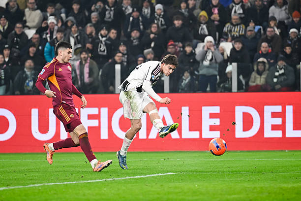 Juventus giành chiến thắng quan trọng trước AS Roma.