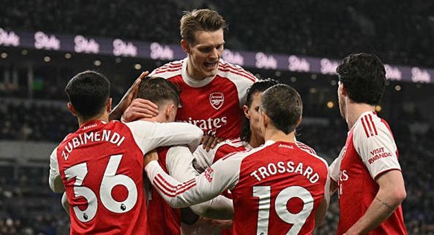 Ảnh bài viết Gyokeres ghi bàn từ chấm 11 mét, Arsenal vượt ải Everton