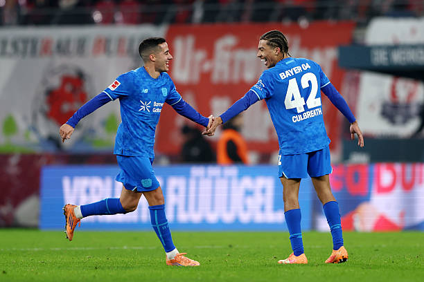 Chiến thắng này giúp Leverkusen leo lên vị trí thứ 3.