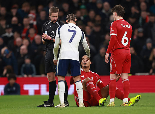 Ảnh bài viết Xavi Simons xin lỗi Van Dijk sau thẻ đỏ ở trận thua của Tottenham trước Liverpool