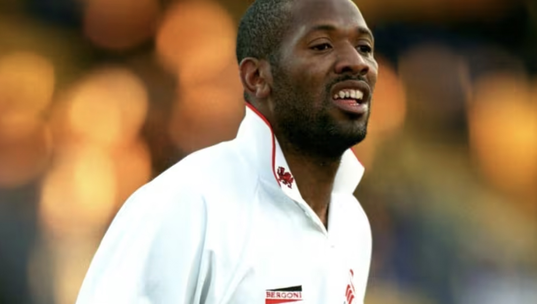 Hai cầu thủ Swansea say b&iacute; tỉ trước thềm cuộc thi