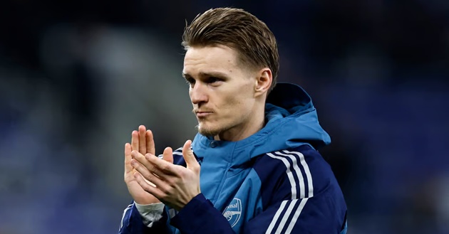 Odegaard nhường Gyokeres đá phạt đền trong trận Everton