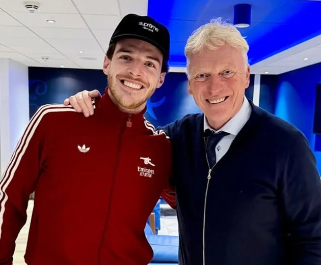 Hai thầy trò cũ sau trận đấu.