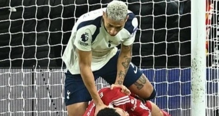 Ảnh bài viết Tottenham 1-2 Liverpool: Hackett chỉ trích trọng tài bỏ sót thẻ đỏ thứ ba