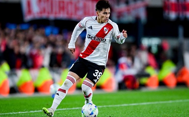 Ian Subiabre l&agrave; thần đồng của b&oacute;ng đ&aacute; Nam Mỹ