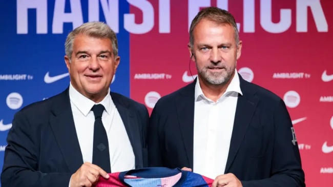 Ảnh bài viết Hansi Flick tiết lộ tương lai tại Barcelona, ca ngợi sự tin tưởng của Laporta