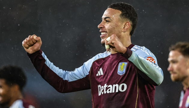 Rogers vẽ n&ecirc;n 2 si&ecirc;u phẩm v&agrave;o lưới Man United.