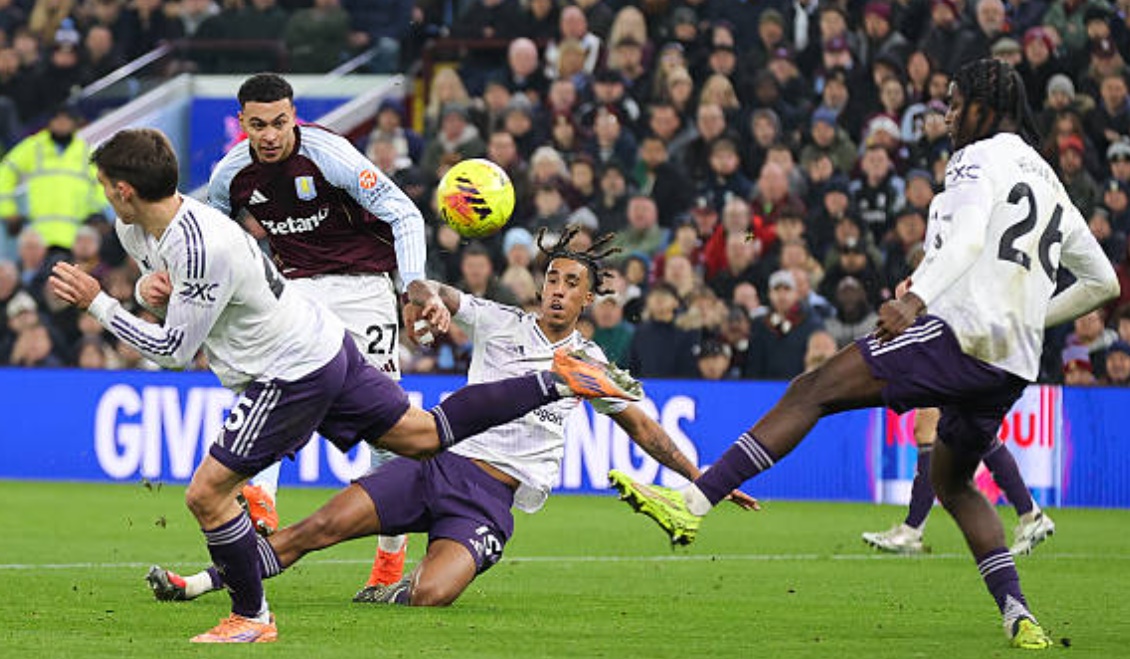 Trận cầu tại Villa Park để lại nhiều cảm x&uacute;c cho NHM.