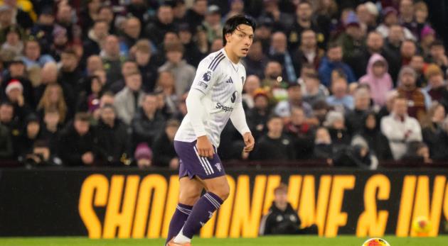 Ảnh bài viết Lisandro Martinez: Từ trung vệ thành tiền vệ tại Villa Park