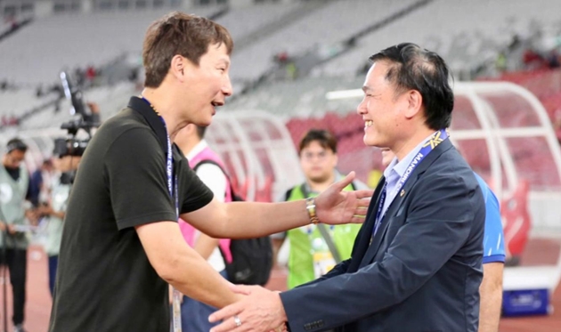 Huấn luyện viên Kim Sang-sik chưa bàn chuyện gia hạn với VFF.