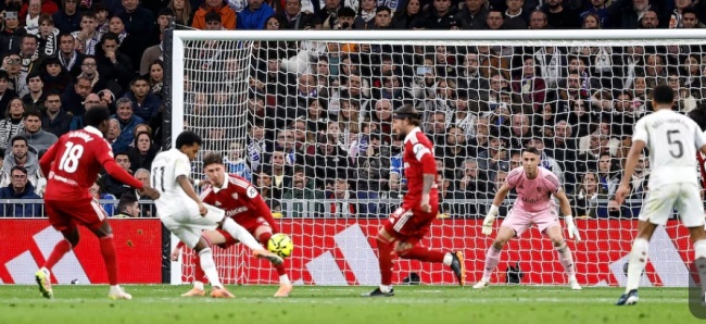 Rodrygo chơi ấn tượng trước Sevilla.