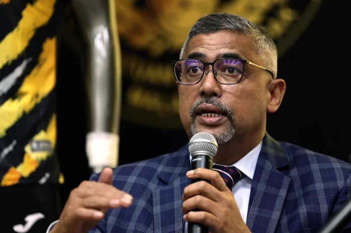 Ảnh bài viết FIFA vào cuộc điều tra Tổng thư ký FAM trong vụ nhập tịch đầy tranh cãi