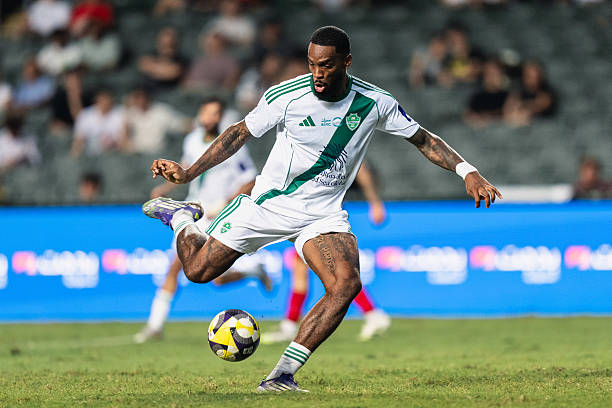 Ivan Toney lập công cho Al Ahli.