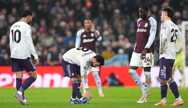 Ảnh bài viết Man Utd thay Bruno Fernandes: Mainoo hay Mount?