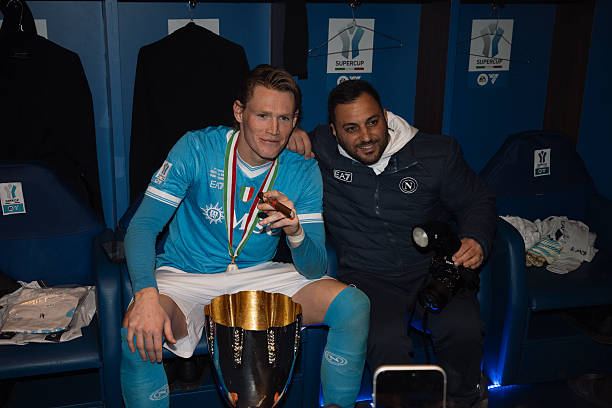 Ảnh bài viết McTominay hút xì gà, ăn mừng Napoli vô địch Siêu Cúp Ý