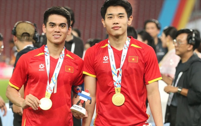 Văn Khang và Đình Bắc với tấm HCV SEA Games 33.