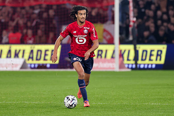 Xét về kinh nghiệm thi đấu, Bouaddi không thua kém nhiều so với Baleba.