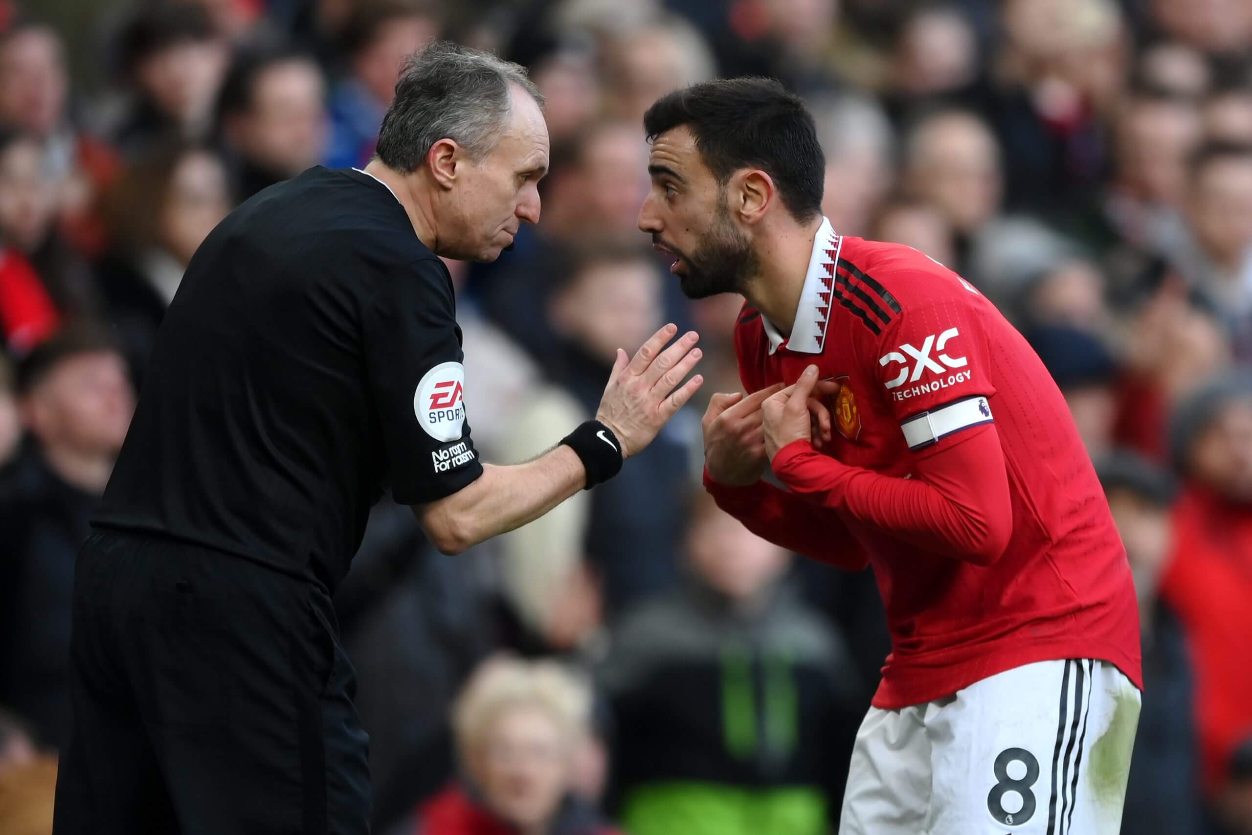 Công việc của trọng tài biên đòi hỏi sự nhạy cảm và chính xác trong tích tắc