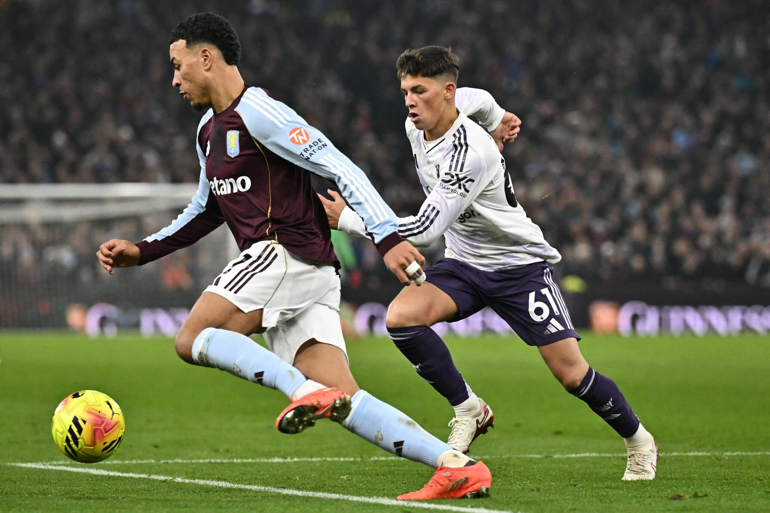 Shea Lacey đã có trận ra mắt ở EPL trong màu áo Manchester United