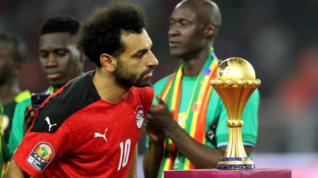 Salah cần v&ocirc; địch trong m&agrave;u &aacute;o ĐT Ai Cập