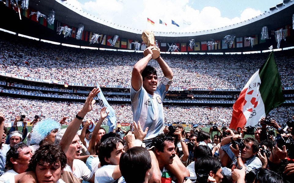 Maradona v&agrave; m&agrave;n tr&igrave;nh diễn bất tử tại World Cup 1986