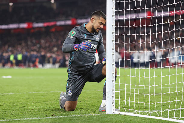 Walter Benitez giúp Crystal Palace kéo Arsenal đến loạt sút luân lưu.