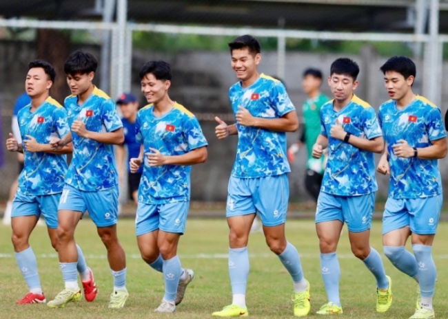 Cầu thủ U23 Việt Nam hội qu&acirc;n.