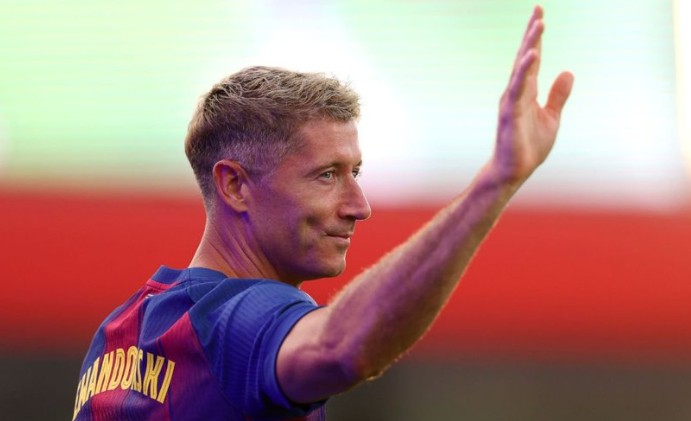 Ảnh bài viết Hansi Flick thảo luận tương lai của Lewandowski vào tháng 1